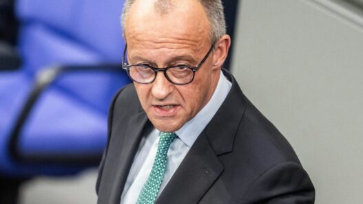 Bundesregierung: Merz: Ukraine-Hilfe nicht zulasten von Sozialausgaben - Politik - SZ.de
