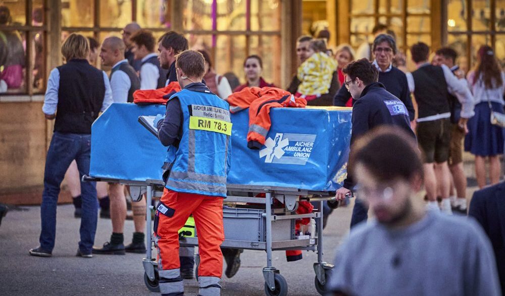 Oktoberfest-News 2026: Mehr als 600 Sanitäter-Einsätze am letzten Tag – Wiesn-Mitarbeiter nach Unfall außer Lebensgefahr - München - SZ.de