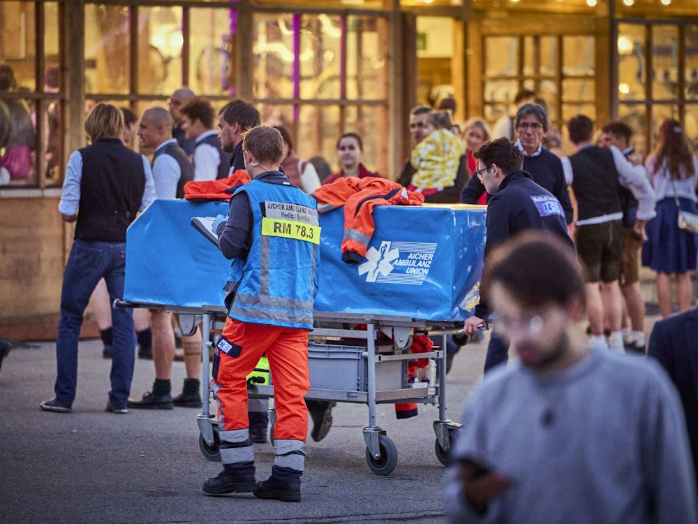 Oktoberfest-News 2026: Mehr als 600 Sanitäter-Einsätze am letzten Tag – Wiesn-Mitarbeiter nach Unfall außer Lebensgefahr - München - SZ.de