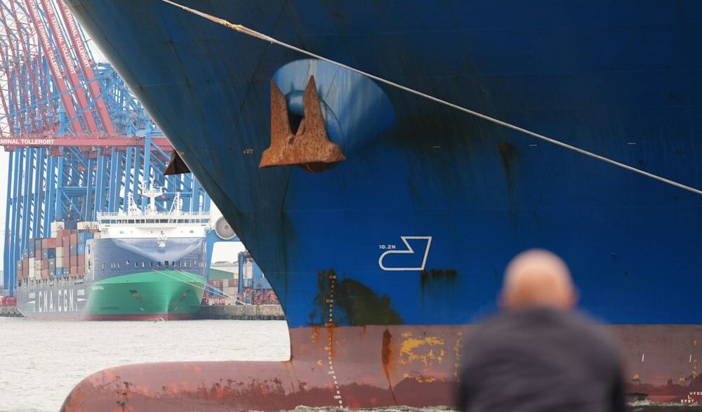 Wegen Sicherheitsbedenken: Bund verbietet Verkauf von Logistikfirma an Chinesen - Politik - SZ.de
